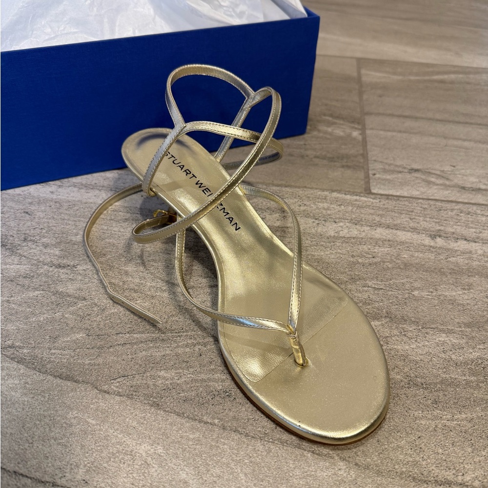 Stuart Weitzman Cabo II Sandal in light gold - Picture 5 of 8